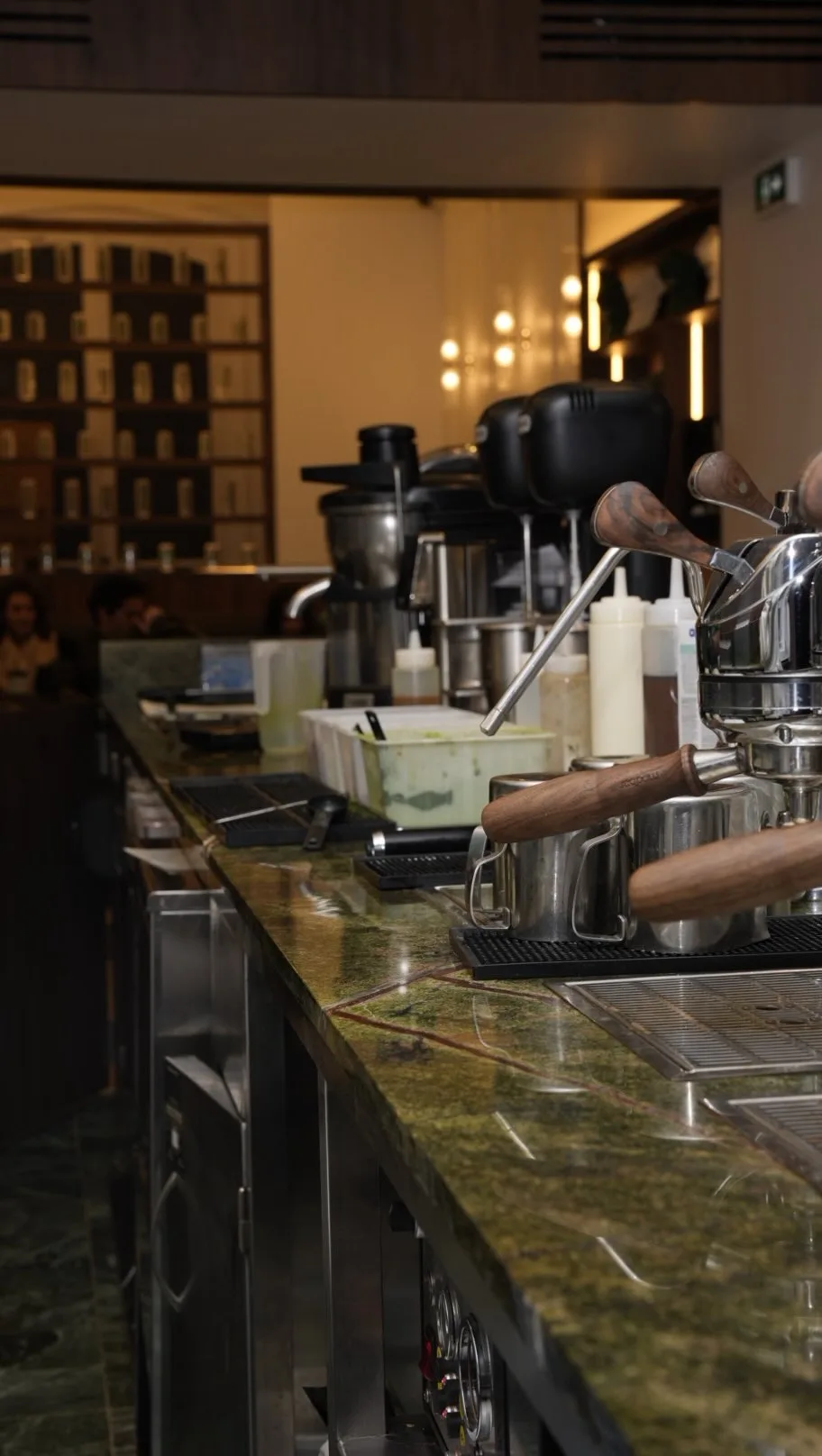 Maurice Café — comptoir en marbre Green Forest — Green Forest