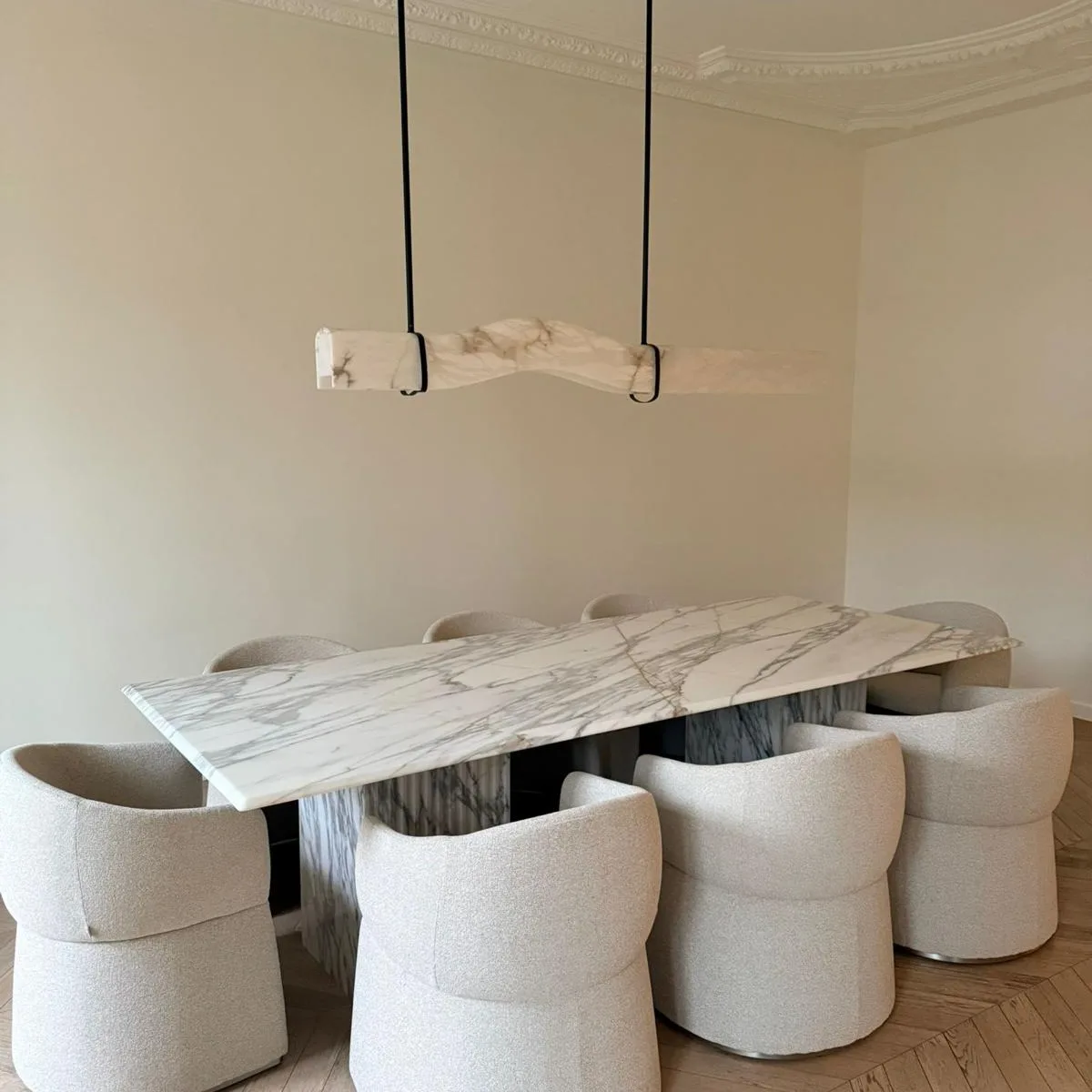 Table et piètements en marbre Arabescato — Arabescato