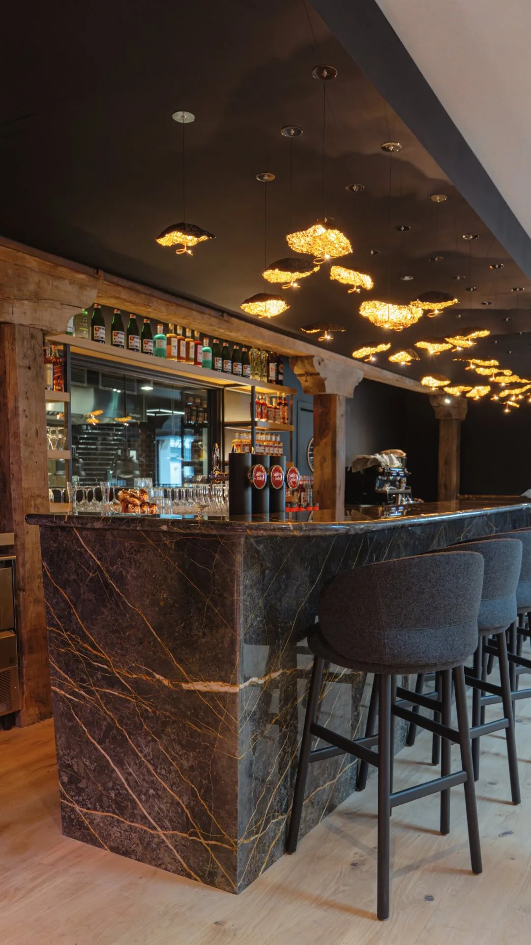 Pallice Palace — bar en marbre Saint Laurent