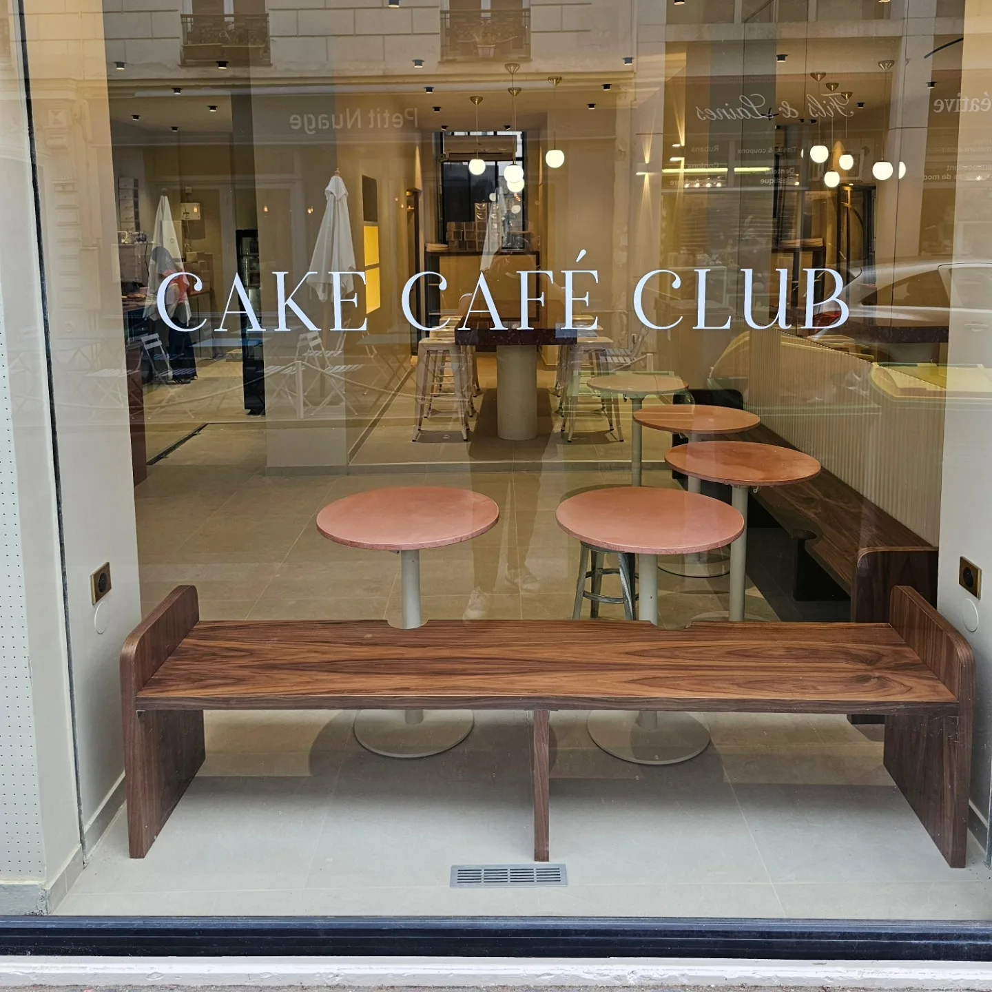 Boutique Crush Cake — table en RMC Encarnado — Encarnado