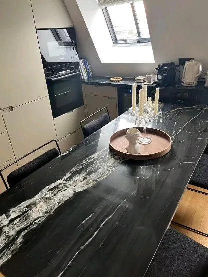 Îlot et piètement en granit Belvedere — Belvedere