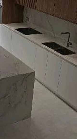 Rénovation de cuisine ouverte en Dekton Entzo — Entzo