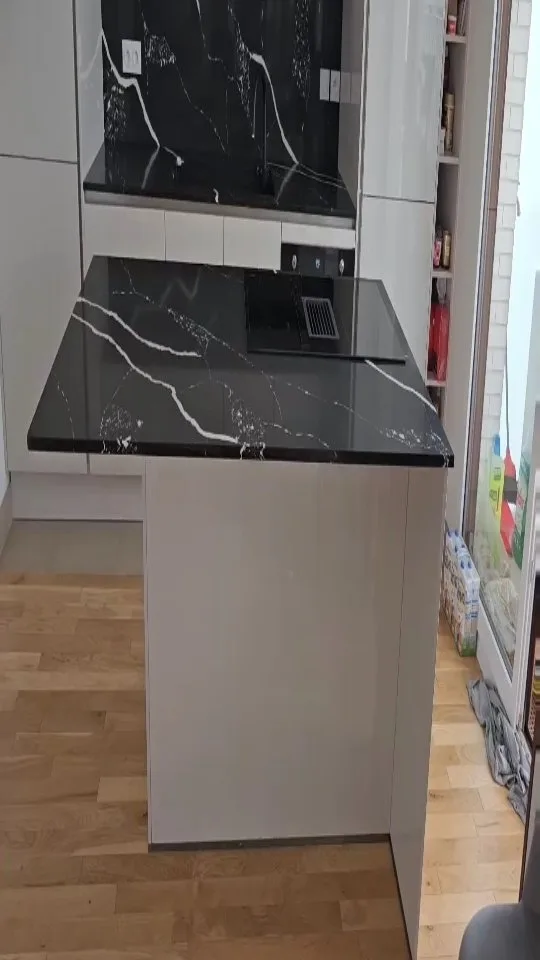 Cuisine en quartz Noir Marquina — Noir Marquina