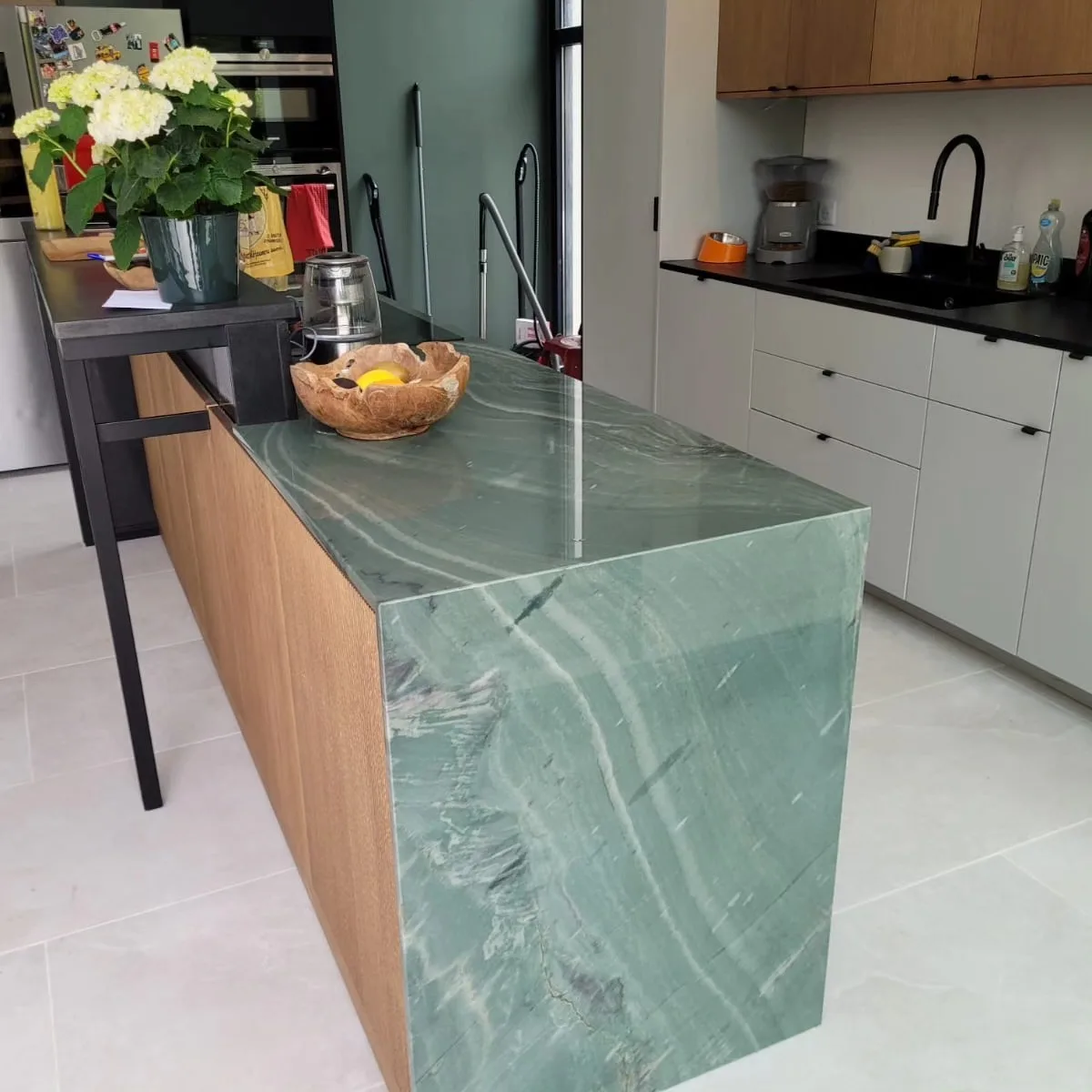 Îlot et jambage en quartzite Cristal Maestro